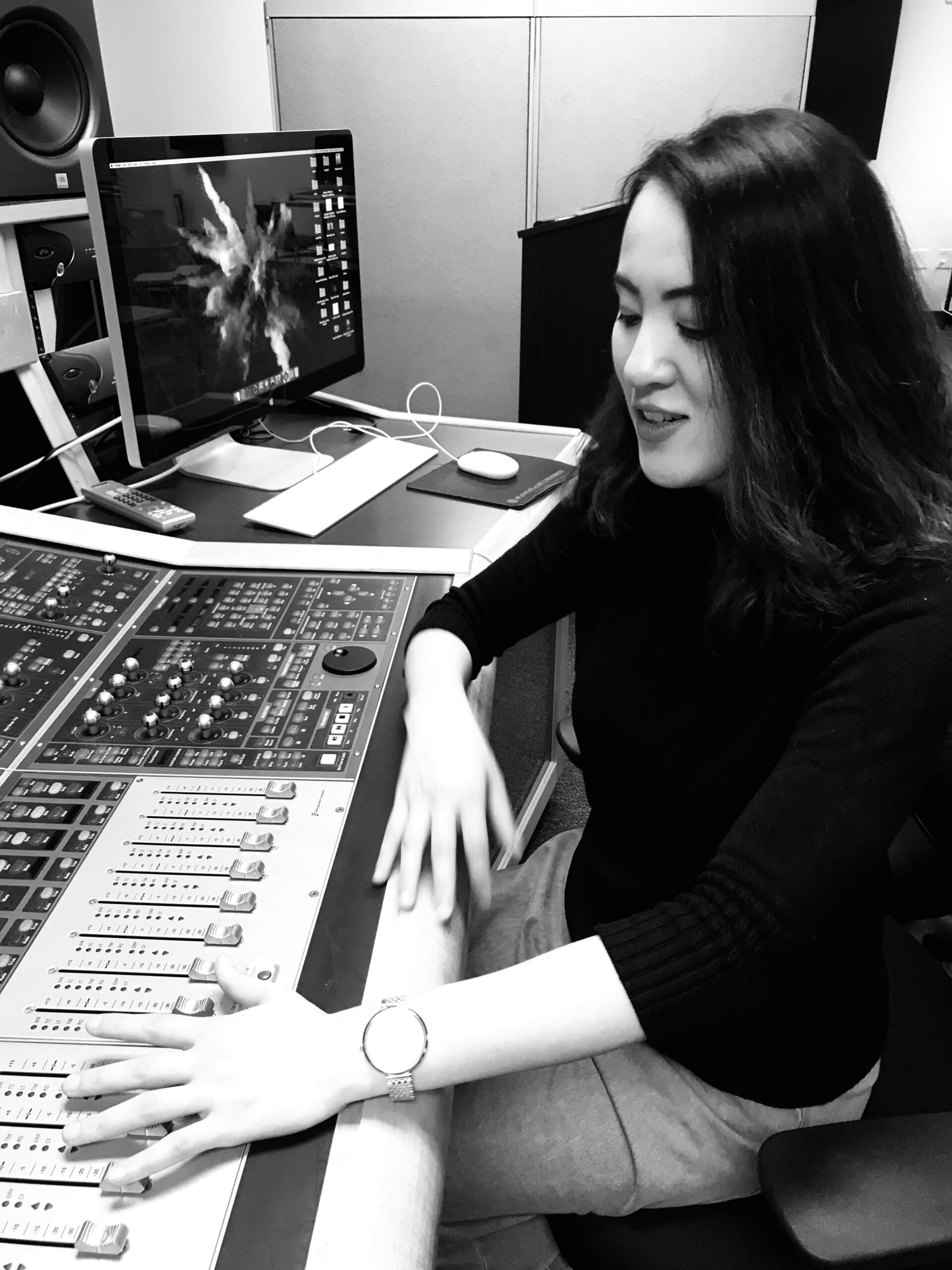 Hannah Hsieh producing music at the music production college in Academy of Art University